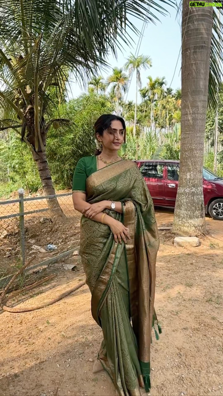 Reba Monica John Instagram - Pongal Vazhthukkal / Sankranthi shubashayagalu ๐ผ๐พ To everyone. May this festival bless each of our homes and families with love, laughter, good health and lots of peace โจ #pongal #sankranthi #indianfestival #unityindiversity #frommetoyou