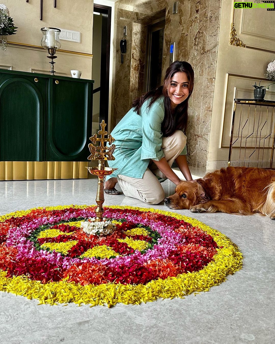 Reba Monica John Instagram - Ellavarkum Onam Aashamsakal πΈπ Yes, I made that pookalam π thanks