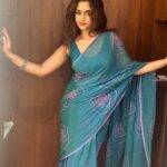 Reba Monica John Instagram - The Colors, the feel, so simple and just the way I like it! Can’t get enough 💕🦋 #sareelove #explorepage #indianwear #cottonsaree #comfortzone