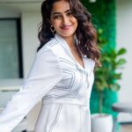 Reba Monica John Instagram - How it began and how it ended 🤓 📸 @revanthtummala Hair @prakash_kasara #smileyouarebeautiful #livelaughlove