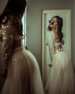 Reba Monica John Instagram - Hey you! Don’t let anybody dull your sparkle ✨💃 For Big Boss Dussehra Special Performance. Outfit and styling @stylebyannapurna Jewellery @houseofqc Hair @prakash_kasara Photography @naninagabathulla @infocusphotography_madhu MUA @subba4954 #shimmer #glitter #glam #rockstarenergy #showtime #biggbosstelugu4 Hyderabad,india