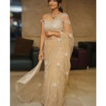 Reba Monica John Instagram - What a memorable night ⭐️ Saree by @t.and.msignature @tiyaneilkarikkassery Jewellery @petalsbyswathi Styling @manogna_gollapudi Hair @prakash_kasara MakeUp @bobbykasara #samajavaragamana