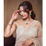 Reba Monica John Instagram - What a memorable night ⭐️ Saree by @t.and.msignature @tiyaneilkarikkassery Jewellery @petalsbyswathi Styling @manogna_gollapudi Hair @prakash_kasara MakeUp @bobbykasara #samajavaragamana