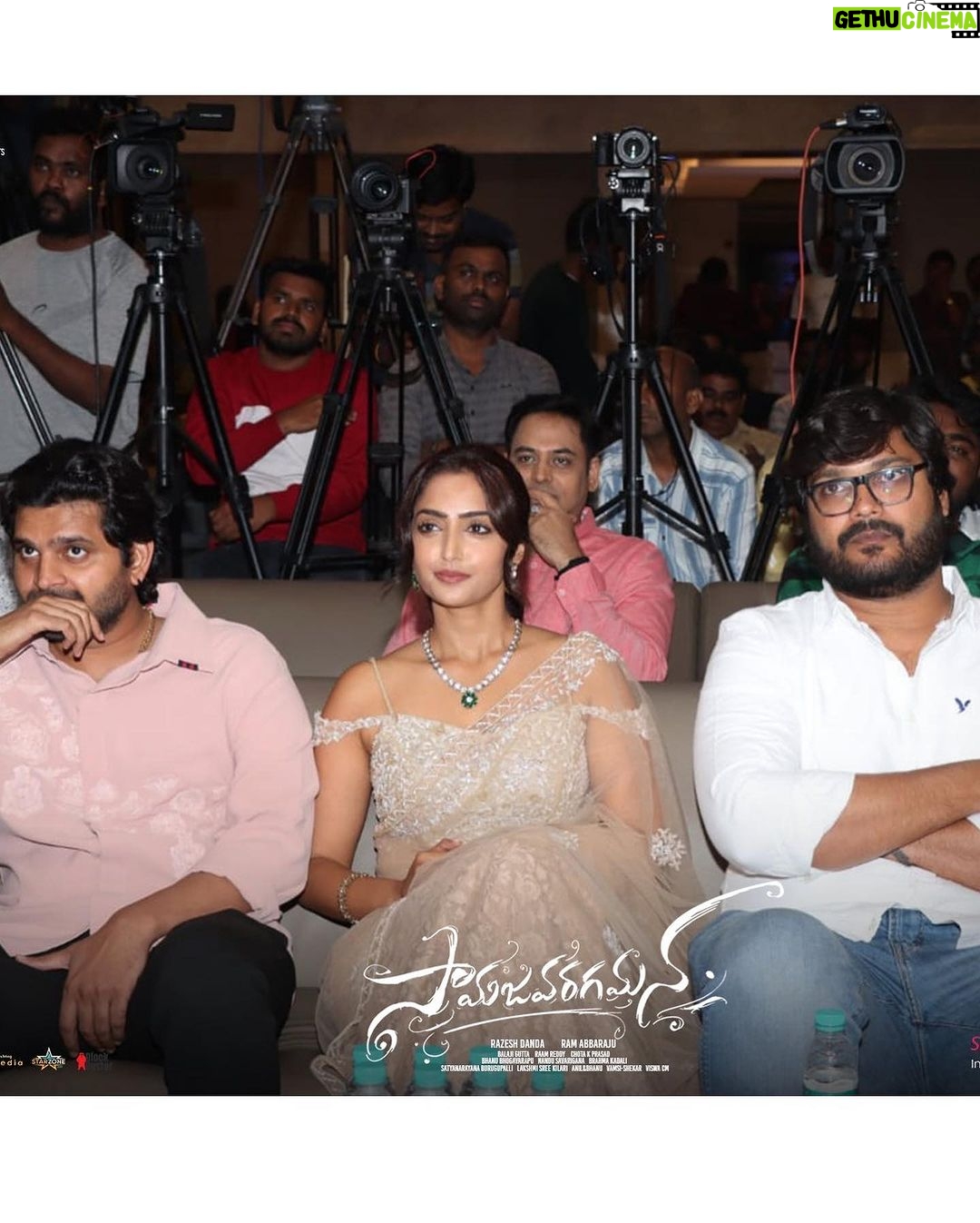 Reba Monica John Instagram - One Special night ⭐️ Samajavaragamana success meet ! Thank you to each of you that made this happen 🤗 Stunning saree from @t.and.msignature by @tiyaneilkarikkassery 💕 Jewellery @petalsbyswathi Styling @manogna_gollapudi MU @bobbykasara Hair @prakash_kasara #samajavaragamana #gratefulheart #welldeservedwin #dreamteam #teamwork #wemadeit #gratitude🙏