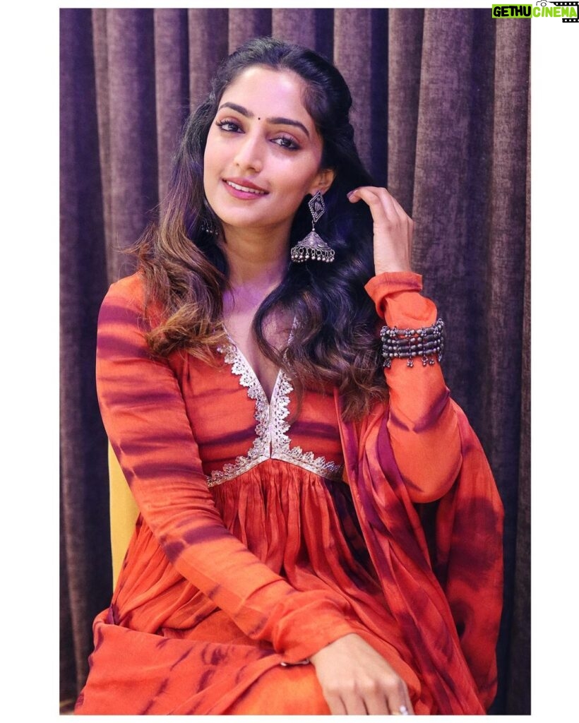 Reba Monica John Instagram - Dressed in ethnic Rust for Samajavaragamana, releasing tomorrow! 🤩 June 29th Been hearing amazing reviews for our premiere shows, so grab your tickets and don’t miss it in theatres near you 💥 Hair @prakash_kasara Pictures @akash.manda #june29 #samajavaragamana #telugucinema #debutante #cantkeepcalm #savethedate Hyderabad