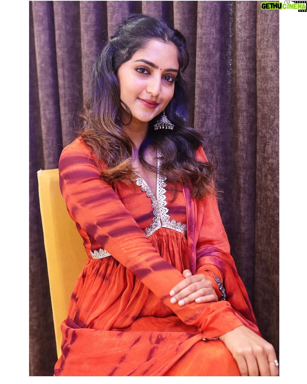 Reba Monica John Instagram - Dressed in ethnic Rust for Samajavaragamana, releasing tomorrow! 🤩 June 29th Been hearing amazing reviews for our premiere shows, so grab your tickets and don’t miss it in theatres near you 💥 Hair @prakash_kasara Pictures @akash.manda #june29 #samajavaragamana #telugucinema #debutante #cantkeepcalm #savethedate Hyderabad
