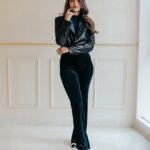 Reba Monica John Instagram - Hello 2024✨ I know you’re going to be good 💕🦋 May this year be your best and one filled with everything positive and full of love. #happynewyear #hello2024 #choosehappiness Home