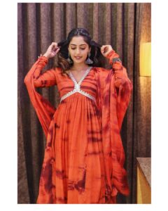 Reba Monica John Instagram - Dressed in ethnic Rust for Samajavaragamana, releasing tomorrow! 🤩 June 29th Been hearing amazing reviews for our premiere shows, so grab your tickets and don’t miss it in theatres near you 💥 Hair @prakash_kasara Pictures @akash.manda #june29 #samajavaragamana #telugucinema #debutante #cantkeepcalm #savethedate Hyderabad