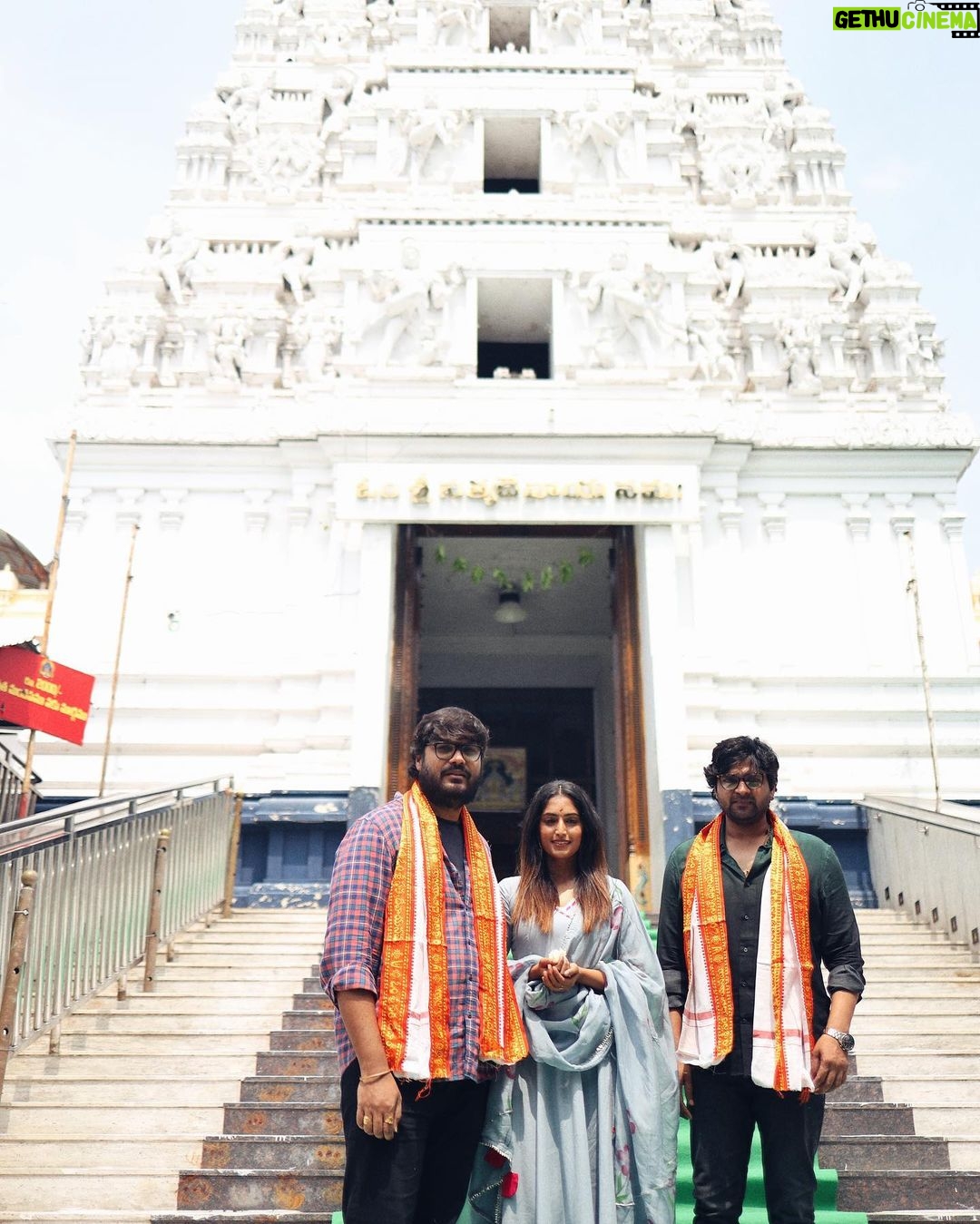 Reba Monica John Instagram - Samajavaragamana Ahvaana Yaatra - had the opportunity to visit the Annavaram temple, interact with super energetic college kids and the press! Super hectic yet successful day. Samajavaragamana in theatres from June 29th โจ Hair @prakash_kasara ๐ธ @akash.manda ๐ yours truly #samajavaragamana #june29th #debutante #telugucinema #needyourlove #putmyheartinit #fingerscrossed