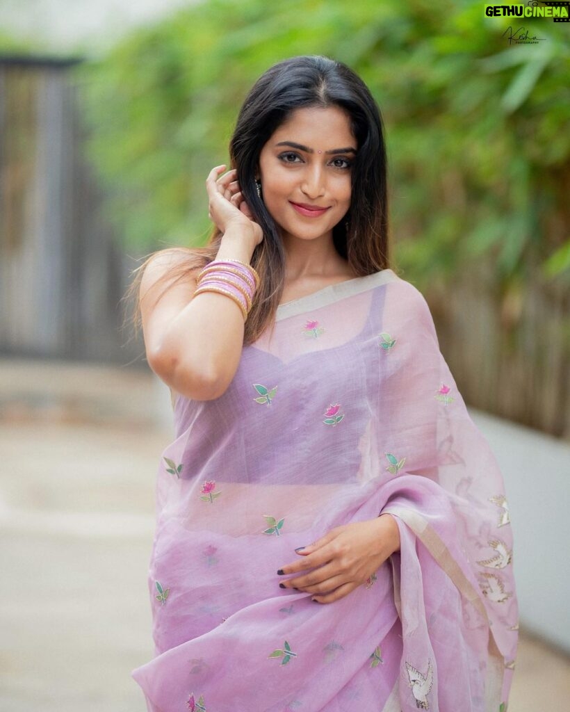 Reba Monica John Instagram - Draped in pink floral magic for SAMAJAVARAGAMANA promotions 💕 Releasing on the 29th June guys! ✨ Styled by @officialanahita Saree: @theantoraofficial Pics: @they_call_me_keshu Hair: @prakash_kasara MU: yours truly #sixyardsofelegance #indianwear #moviepromotion #debutante #tollywoodactress #nervousyetexcited