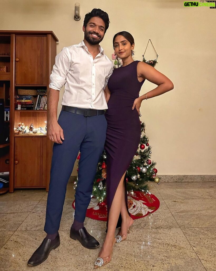 Reba Monica John Instagram - Cause I can’t get over this ❄️🎄 Merry Christmas again from us to you 💕 Love and hugs ✨ #merrychristmas #myotherhalf #loveandlight #jjrj #peacejoyhappiness #laughterandlove