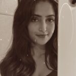 Reba Monica John Instagram - December vibe 🦋✨ #sweaterweather #december #mostwonderfultimeoftheyear