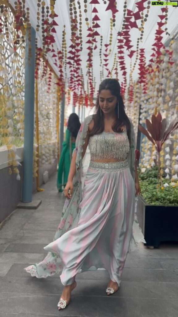 Reba Monica John Instagram - This outfit deserves a reel cause it’s So beautiful…so elegant… no? 😋 easy breezy just like meee. Wearing @anushareddy.couture Styled by @stylebyannapurna 🫶 #weddingseason #outfitoftheday #fitcheck #pastelaesthetic #detailing #vibecheck