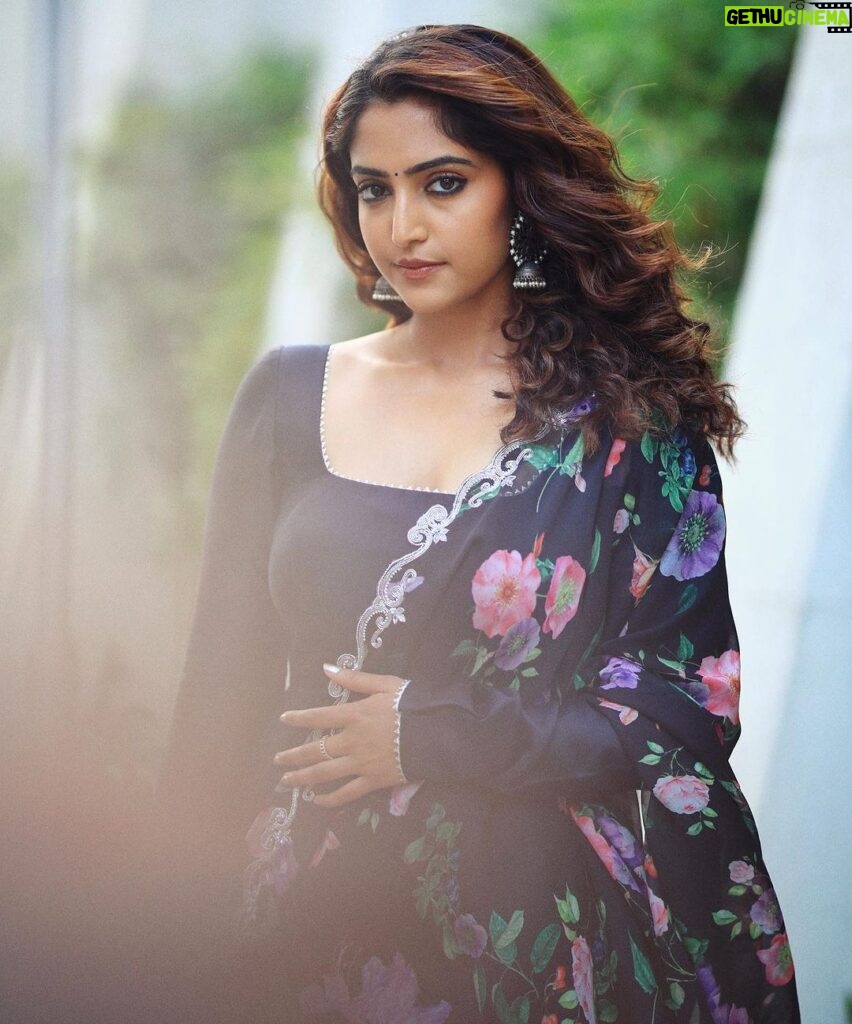 Reba Monica John Instagram - Your girl next door 🫶 Styled by @stylebyannapurna Outfit @anushareddy.couture Hair @prakash_kasara Photography @they_call_me_keshu MU yours truly ⭐️
