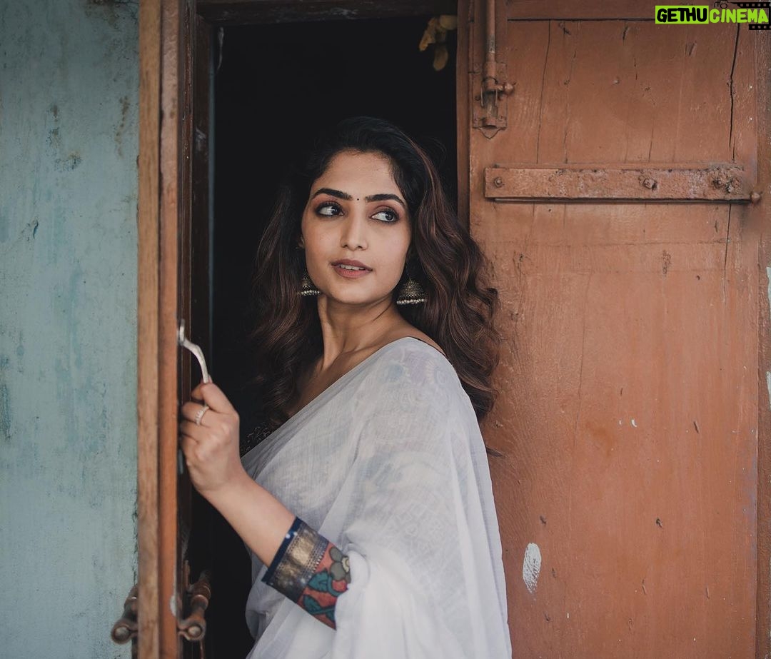 Reba Monica John Instagram - The last few from the series that’s close to my heart! 🌸🤍 Our sole aim was to keep it real and rustic with this shoot! I remember deciding with the team to walk down Parry’s street to find some live locations and coincidentally, to our amazement, we happened to walk into an almost torn down, rustic building that looked like a set, like it was made just for us! The Colors, props, the aesthetic was exactly what we wanted. We didn’t have to do anything more. Thankful to the wonderful team I got to work with, who so effortlessly brought this vision to life ❤️ Shot by : @deepak_durai_photography Wardrobe/styling : @labelswarupa MUA : @priya_durai_makeoverartistry Assisted @Im_stefy3 Conceptualised - @arunprajeethm #aesthetic #rustic #southindian #tamilactress #tamilbgm #chennaidiaries #keepingitreal #photooftheday #streetphotography Chennai,Tamilnadu
