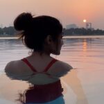 Reba Monica John Instagram - Nothing beats experiencing the beauty of a magical sunset, especially with your family 🫶 all thanks to @pickyourtrail for choosing this gem of a property @parkhyattdubai @dubaicreekresort for me and my family to indulge in 🍂 Ohhh and I also tried to capture the sun in the Dubai frame. That was a sight to behold 😍 #breathtakingview #sunsetphotography #mydubai #pickyourtrail #hasslefreeholidays #LetsPYT #parkhyattdubai #DubaiCreekResort Park Hyatt Dubai