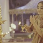 Reba Monica John Instagram - Spent a beautiful and memorable night at the Navratri celebrations hosted by the Kalyan Family ✨🌼 the humility and warmth they exude is inexplicable and I’m grateful to have been part of this wonderful family in the smallest way possible. Also, met some lovely people. The smiles say it all 🫶 Styled by @manogna_gollapudi Jewellery @kalyanjewellers_official HMU yours truly ( that’s why so messy ) #indianfestival #navratri #kalyanjewellers #sareelove #beautifulevening #indianwear