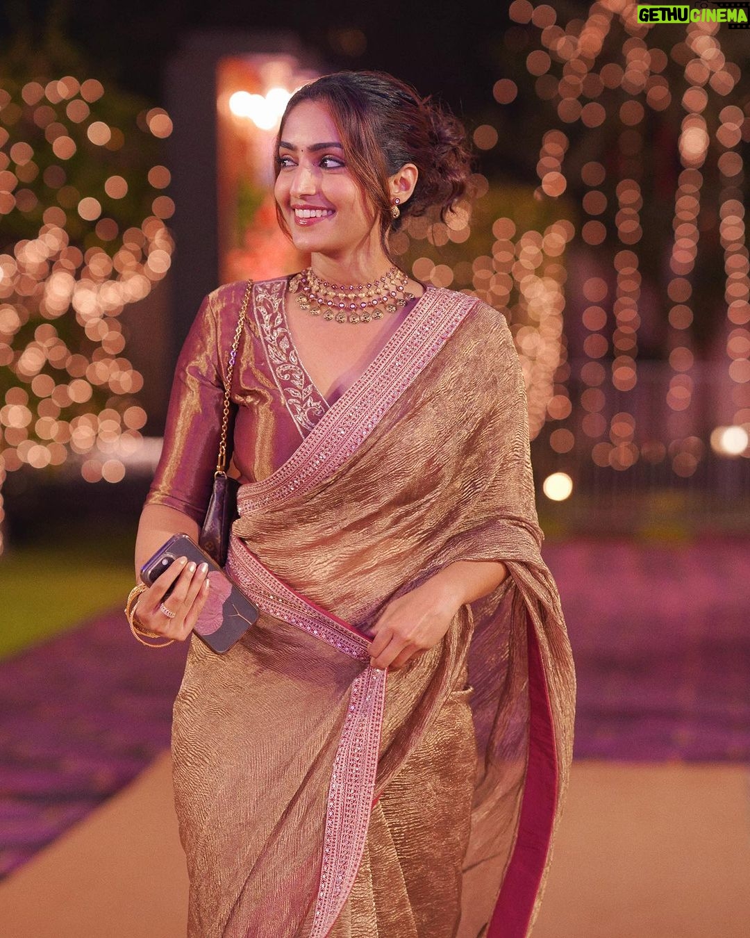 Reba Monica John - 414.4K Likes - Spent a beautiful and memorable night at the Navratri celebrations hosted by the Kalyan Family ✨🌼 the humility and warmth they exude is inexplicable and I’m grateful to have been part of this wonderful family in the smallest way possible.
Also, met some lovely people. The smiles say it all 🫶
Styled by @manogna_gollapudi
Jewellery @kalyanjewellers_official
HMU yours truly ( that’s why so messy )
#indianfestival #navratri #kalyanjewellers #sareelove #beautifulevening #indianwear