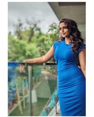 Reba Monica John Instagram - Now that’s a smile I’m Not faking 💙 

Alsooo, Samajavaragamana on AHA @ahavideoin from Tomorrow ✨

#samajavaragamana #onAha #from28thJuly