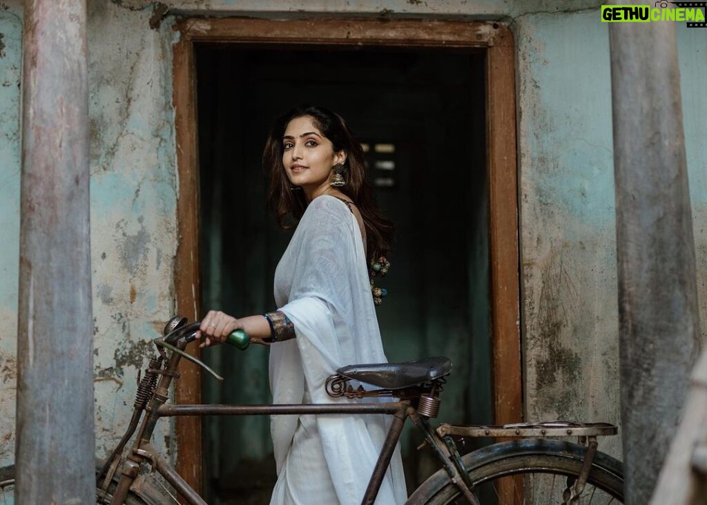 Reba Monica John Instagram - “ it took years for me to learn that grace came from spine And not from dainty hands “ A series that’s so close to my heart, one that celebrates simplicity and femininity in every frame 🌸 HAPPY WOMEN’S DAY ✨ Shot by : @deepak_durai_photography Wardrobe/styling : @labelswarupa MUA : @priya_durai_makeoverartistry Assisted @Im_stefy3 Conceptualised - @arunprajeethm #womenempowerment #happywomensday #femininity