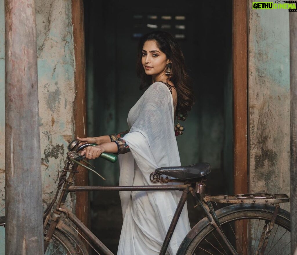 Reba Monica John Instagram - The last few from the series that’s close to my heart! 🌸🤍 Our sole aim was to keep it real and rustic with this shoot! I remember deciding with the team to walk down Parry’s street to find some live locations and coincidentally, to our amazement, we happened to walk into an almost torn down, rustic building that looked like a set, like it was made just for us! The Colors, props, the aesthetic was exactly what we wanted. We didn’t have to do anything more. Thankful to the wonderful team I got to work with, who so effortlessly brought this vision to life ❤ Shot by : @deepak_durai_photography Wardrobe/styling : @labelswarupa MUA : @priya_durai_makeoverartistry Assisted @Im_stefy3 Conceptualised - @arunprajeethm #aesthetic #rustic #southindian #tamilactress #tamilbgm #chennaidiaries #keepingitreal #photooftheday #streetphotography Chennai,Tamilnadu