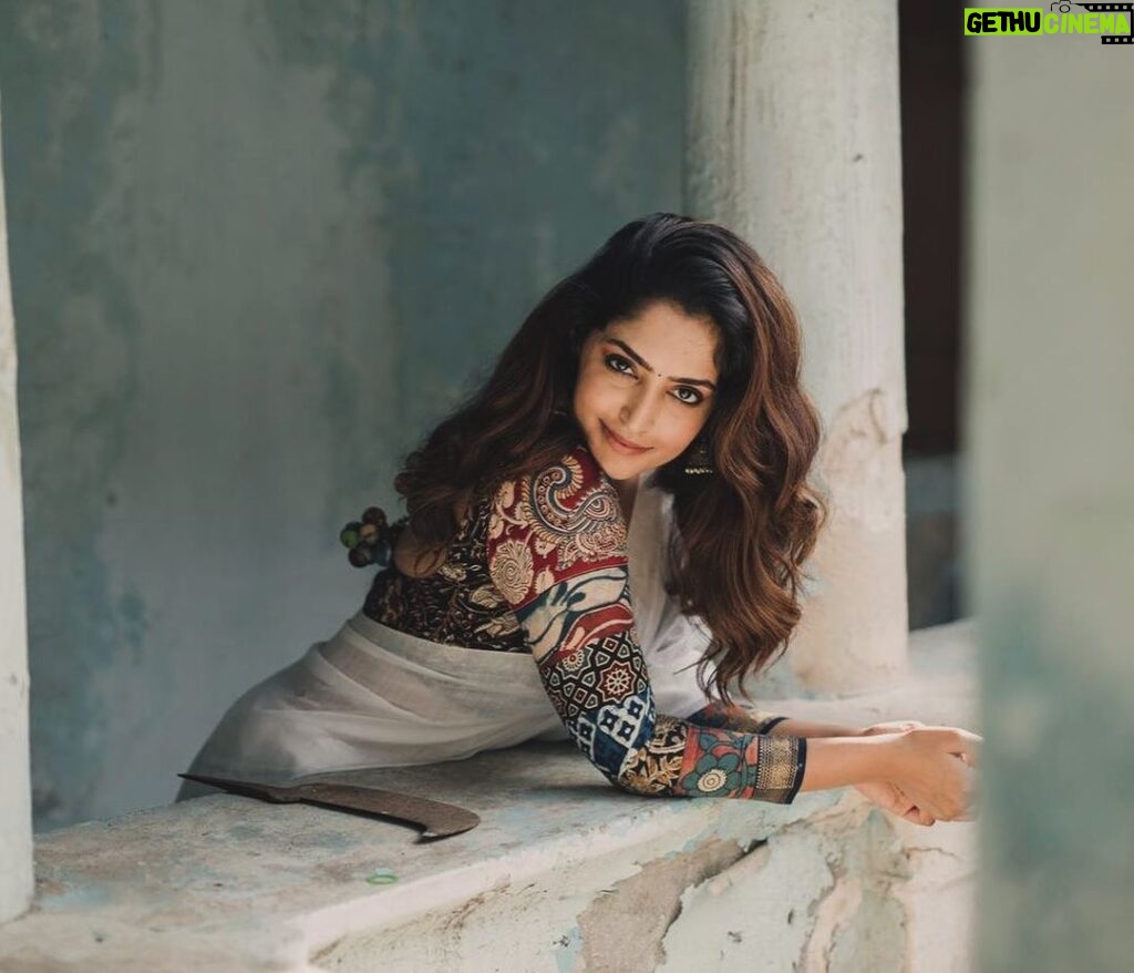 Reba Monica John Instagram - The last few from the series that’s close to my heart! 🌸🤍 Our sole aim was to keep it real and rustic with this shoot! I remember deciding with the team to walk down Parry’s street to find some live locations and coincidentally, to our amazement, we happened to walk into an almost torn down, rustic building that looked like a set, like it was made just for us! The Colors, props, the aesthetic was exactly what we wanted. We didn’t have to do anything more. Thankful to the wonderful team I got to work with, who so effortlessly brought this vision to life ❤️ Shot by : @deepak_durai_photography Wardrobe/styling : @labelswarupa MUA : @priya_durai_makeoverartistry Assisted @Im_stefy3 Conceptualised - @arunprajeethm #aesthetic #rustic #southindian #tamilactress #tamilbgm #chennaidiaries #keepingitreal #photooftheday #streetphotography Chennai,Tamilnadu