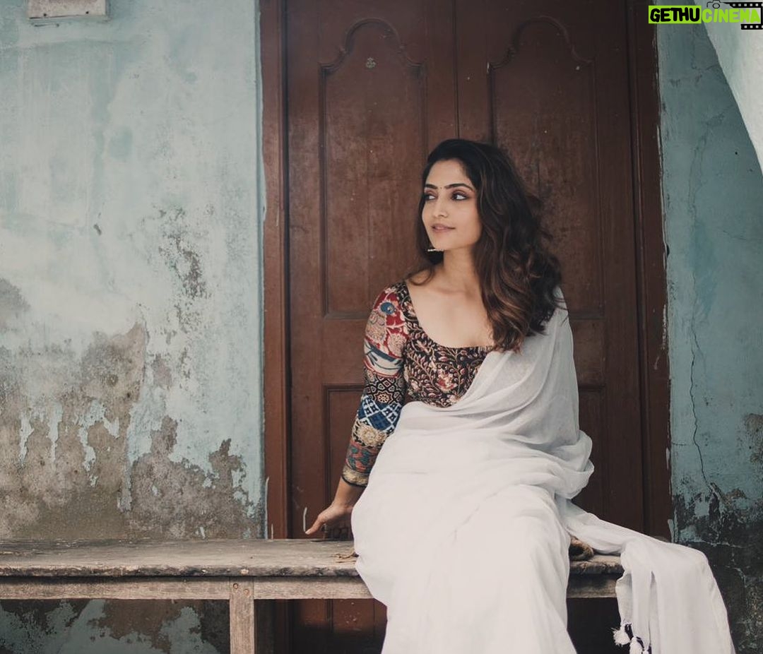 Reba Monica John Instagram - The last few from the series that’s close to my heart! 🌸🤍 Our sole aim was to keep it real and rustic with this shoot! I remember deciding with the team to walk down Parry’s street to find some live locations and coincidentally, to our amazement, we happened to walk into an almost torn down, rustic building that looked like a set, like it was made just for us! The Colors, props, the aesthetic was exactly what we wanted. We didn’t have to do anything more. Thankful to the wonderful team I got to work with, who so effortlessly brought this vision to life ❤️ Shot by : @deepak_durai_photography Wardrobe/styling : @labelswarupa MUA : @priya_durai_makeoverartistry Assisted @Im_stefy3 Conceptualised - @arunprajeethm #aesthetic #rustic #southindian #tamilactress #tamilbgm #chennaidiaries #keepingitreal #photooftheday #streetphotography Chennai,Tamilnadu