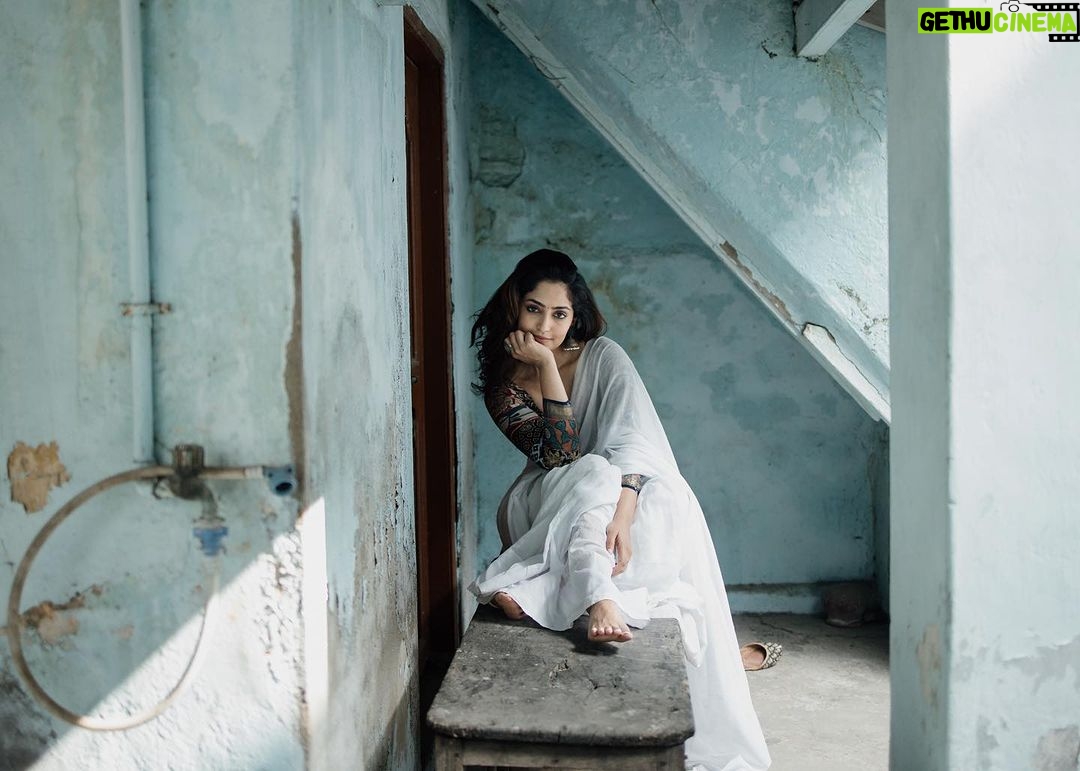 Reba Monica John Instagram - “ it took years for me to learn that grace came from spine And not from dainty hands “ A series that’s so close to my heart, one that celebrates simplicity and femininity in every frame 🌸 HAPPY WOMEN’S DAY ✨ Shot by : @deepak_durai_photography Wardrobe/styling : @labelswarupa MUA : @priya_durai_makeoverartistry Assisted @Im_stefy3 Conceptualised - @arunprajeethm #womenempowerment #happywomensday #femininity