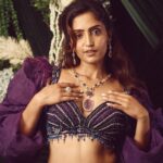 Reba Monica John Instagram - Did I hear Queeeen 👑✨ Walked for @teach_for_change Outfit: @amitgt_officialpage Jewellery: @siddharthafinejewellers Styled by @officialanahita Makeup: @theartbeatsalon Photography: @shreyansdungarwal Decor: @eventoentertainments Hyderabad