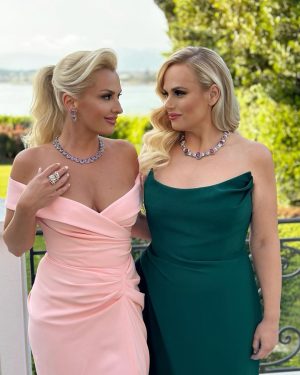 Rebel Wilson Instagram - Was my honour to attend the @amfar gala Cannes last night wearing these stunning @knaufjewels 💎 #knaufjewels