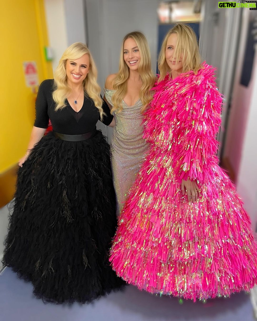 Rebel Wilson Instagram - Can not LOVE these LADIES more!!! Congratulations Margot on your AACTA Trailblazer award @aacta #GoldCoast #cateblanchett