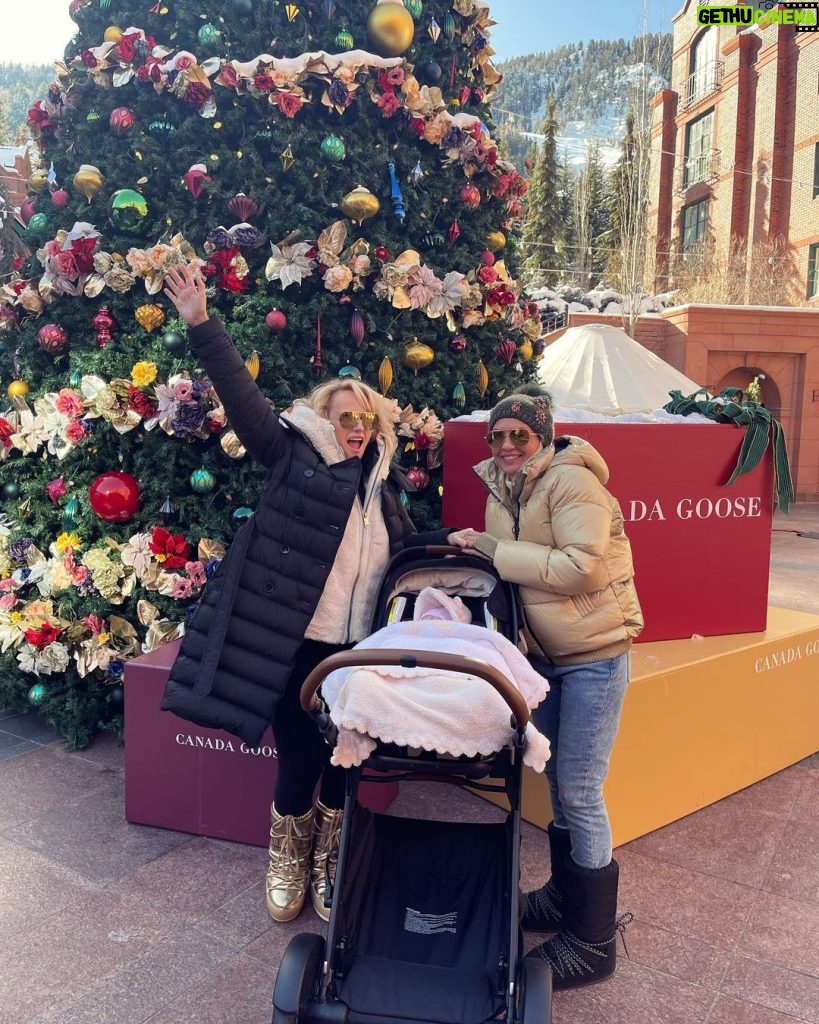Rebel Wilson Instagram - First family Christmas 🎄 ❄️🎅🏼🎶💗🎁🥰☃️⭐️