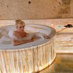 Rebel Wilson Instagram - Ever wanted to sleep and have a bath in an ancient cave? Then go to @museumhotel in Cappadocia 🇹🇷 such a cool experience! Museum Hotel