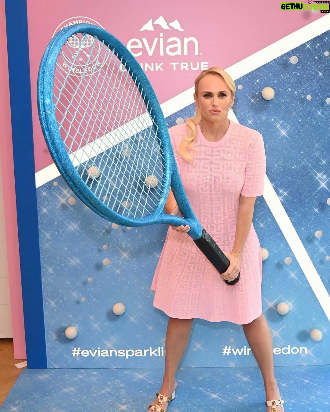 Rebel Wilson Instagram - ππ Wimbledon is always such a treat π πthanks @evianwater for hosting us for the finals! πΎ Hair: @itsdash Make-Up: @karindarnell πΎ