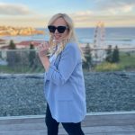 Rebel Wilson Instagram - Directing a movie is really hard, but it’s made easier when @airbnb hooks me up with this amazing penthouse on Bondi Beach, Sydney 🇦🇺 🏖️ Thanks @airbnb for this incredible pad - iconic views, a pool, great kitchen and bbq area, it’s like I’m on a working vacation - just love it! 🥰🐨🥰