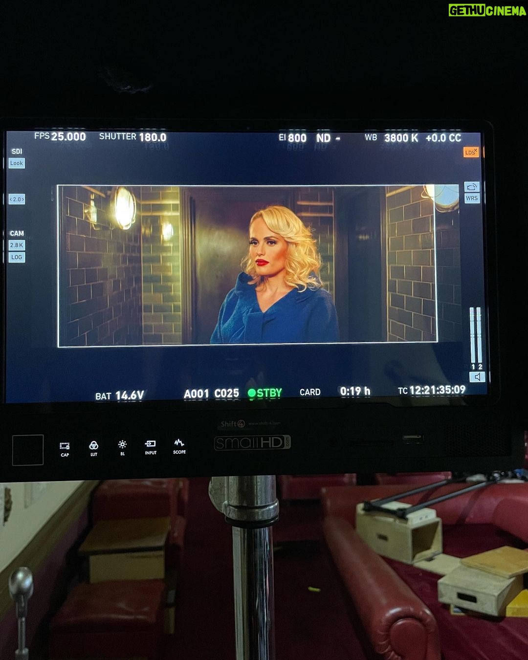 Rebel Wilson Instagram - How to watch the EE BAFTAs this Sunday night 7pm: UK π¬π§ @bbcone USA πΊπΈ Canada π¨π¦ South Africa πΏπ¦ @britboxtv Australia π¦πΊ BBC Australia