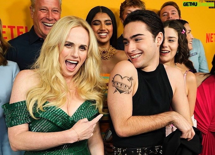 Rebel Wilson Instagram - Could not be prouder of this lot! Check us out this weekend when SENIOR YEAR drops on Netflix 💚💛🤍💚💛🤍