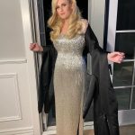 Rebel Wilson Instagram - Hands up - who enjoyed the Oscars? (Okay maybe hands down 🤷‍♀️) What a night! 🖤 wearing custom @moschino @jeremyscott styling: @elizabethstewart1 @styledbyjennyr hair: @robertvetica make-up: @mollyrstern 🖤⭐️🖤