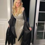 Rebel Wilson Instagram - Hands up - who enjoyed the Oscars? (Okay maybe hands down 🤷‍♀️) What a night! 🖤 wearing custom @moschino @jeremyscott styling: @elizabethstewart1 @styledbyjennyr hair: @robertvetica make-up: @mollyrstern 🖤⭐️🖤