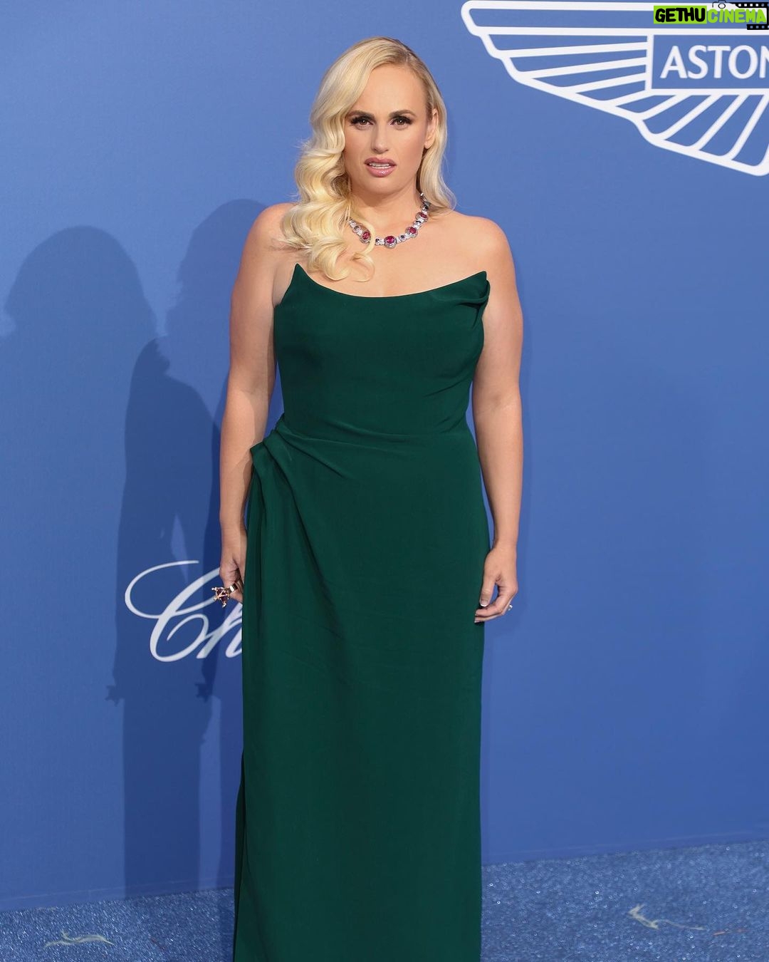 Rebel Wilson Instagram - amFAR AWAY now and missing you 😘 Dress: @oscardelarenta Jewels: @knaufjewels Styling: @elizabethstewart1 @jordan_grossman @jennybrunt1 MakeUp: @karindarnell Hair: @itsdash (photos licensed from Getty & Imago) Cannes, French Riviera, France