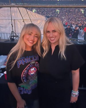 Rebel Wilson Instagram - @taylorswift absolutely CRUSHED IT tonight! And thanks to @sabrinacarpenter for being so so cool and Papa Swift for all the chats! What an epic concert! Taylor you are just incredible!!! 🐨 🇦🇺 🎶
