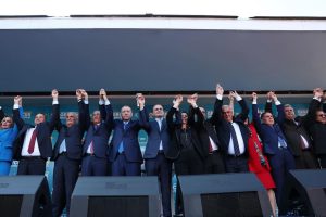 Recep Tayyip Erdoğan Instagram - Hasbiliğin, harbiliğin, delikanlılığın kitabını yazan Adana… Teşekkürler Adana! 🇹🇷