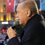 Recep Tayyip Erdoğan Instagram - Bize göre siyaset, gölgede yürüme, sadece belirli değerlerin istismarıyla mevzi kapma, hak ettiğinden fazlasını almak için her türlü pazarlığa müsait olma yarışı değildir. Trabzon