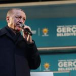 Recep Tayyip Erdoğan Instagram - Tarih boyunca hakkın ve hakikatin sesi olan, sözünü yere düşürmeyen, dostunun başını önüne eğdirmeyen, yoldaşını yarı yolda bırakmayan Trabzon… Teşekkürler Trabzon! 🇹🇷