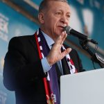 Recep Tayyip Erdoğan Instagram - Her zaman söylüyorum: Millete hizmet etmek, millete hizmetkârlık yapmak dışında hiçbir paye aramıyoruz. Bizi, partimizi ve ittifakımızı CHP’nin başını çektiği müzmin muhalefetten ayıran temel vasfımız işte budur.