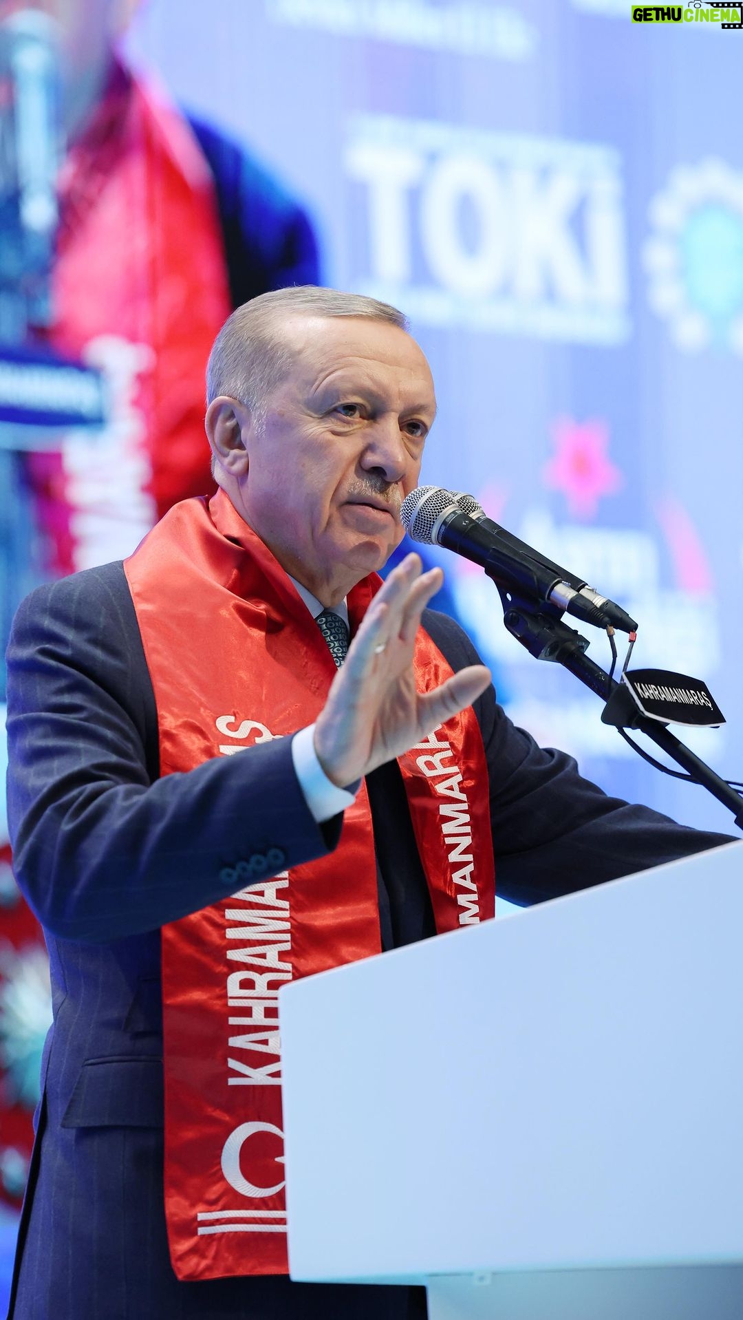 Recep Tayyip Erdoğan Instagram - 6 Şubat’ı afet ve millî dayanışma günü haline getirerek geçmişten aldığımız derslerle geleceğimizi daha güvenli, daha güçlü, daha müreffeh bir şekilde inşa etmenin yollarını arayacağız.