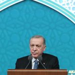 Recep Tayyip Erdoğan Instagram - Yaklaşık bin yıldır Türkler İslam’ı, İslam da Türkleri muhafaza etmiş; Türkler İslam’ın, İslam da Türklerin kılıcı olmuştur.   Tarih kitaplarına şöyle bir göz attığınızda karşınıza çıkacak hakikat şudur: Türk demek, aynı zamanda Müslüman demektir. T.C. Cumhurbaşkanlığı