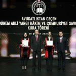 Recep Tayyip Erdoğan Instagram - Bugünkü kura törenimizle görev yerleri belli olan 148 hâkimimizi ve Cumhuriyet savcımızı tebrik ediyor, kendilerine başarılar diliyorum. Yasamasıyla, yürütmesiyle, yargısıyla ülkemizin güvenliğini, esenliğini, huzurunu güçlendirmek için hep birlikte çalışmayı sürdüreceğiz. T.C. Cumhurbaşkanlığı