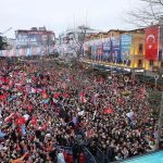 Recep Tayyip Erdoğan Instagram - Tarih boyunca hakkın ve hakikatin sesi olan, sözünü yere düşürmeyen, dostunun başını önüne eğdirmeyen, yoldaşını yarı yolda bırakmayan Trabzon… Teşekkürler Trabzon! 🇹🇷