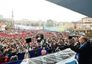 Recep Tayyip Erdoğan Instagram - Gönlümün bahçesinde daima birinci gelen, ana yurdum, baba ocağım, sevdasını göğsümde taşımaktan iftihar ettiğim Rize… Teşekkürler Rize! 🇹🇷